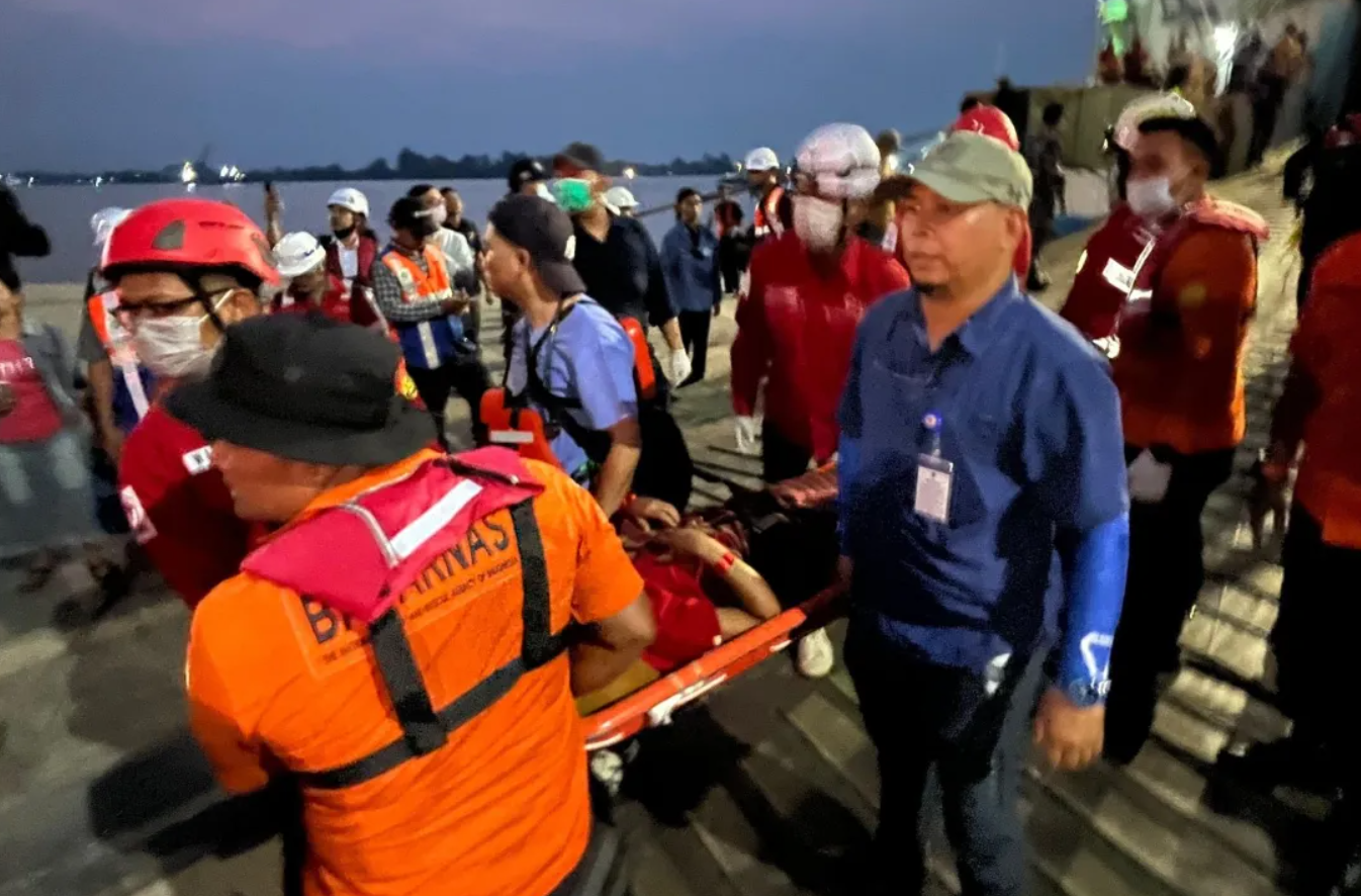 Tragjedi në Indonezi  130 persona të zhdukur nga mbytja e anijes