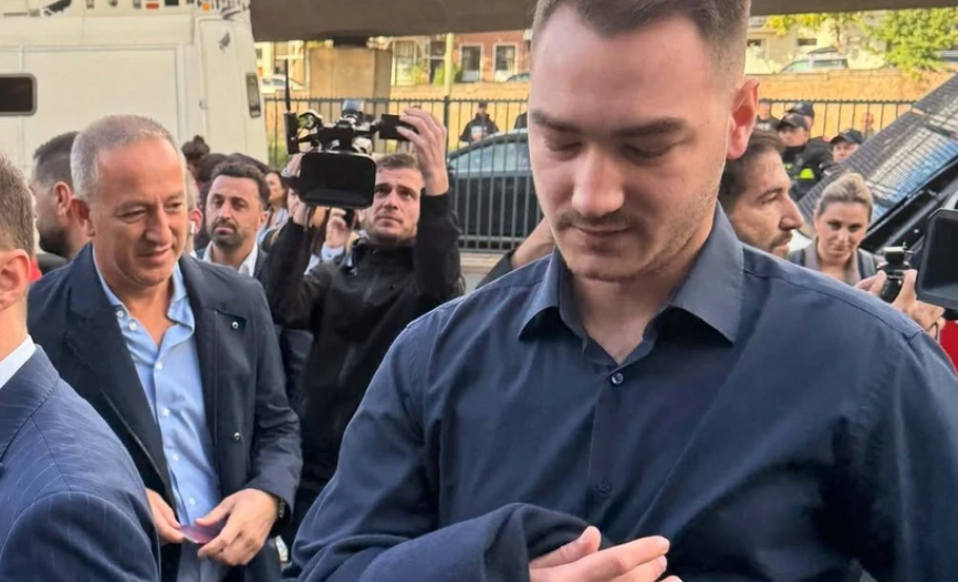 Djali i Kadri Veselit hyn në objektin e Gjykatës Speciale në Hagë