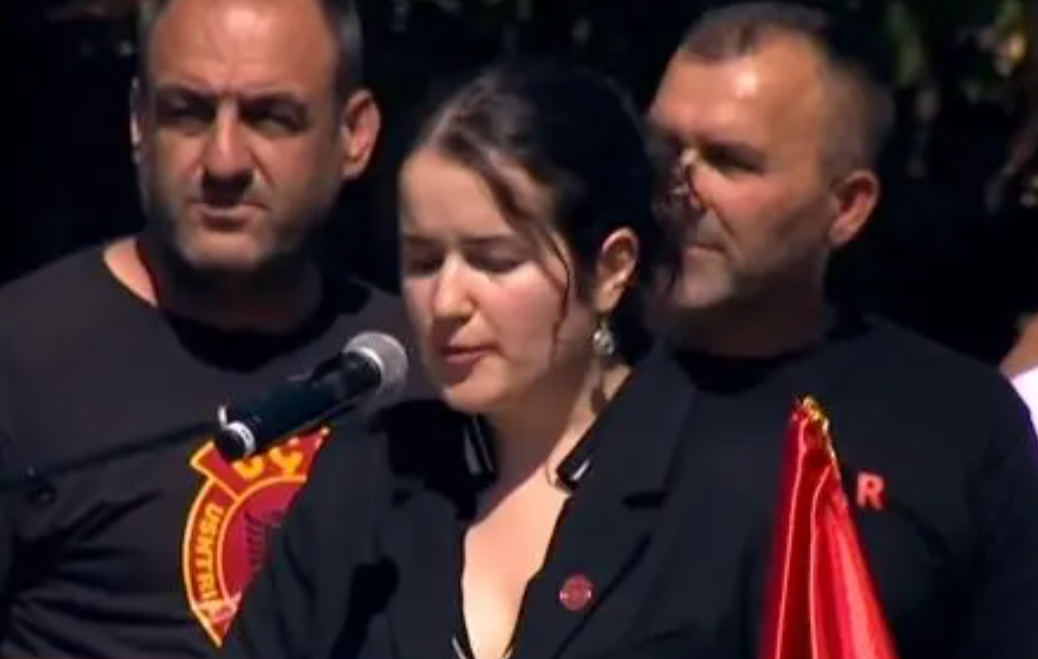 familjarja-e-te-zhdukurve-gjate-luftes-protestojme-sepse-u-denua-pafajesia-u-njollos-lufta-e-popullit