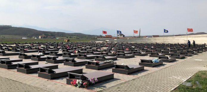 sot-mbahet-gjykimi-ne-mungese-ndaj-53-te-akuzuarve-per-masakren-e-mejes