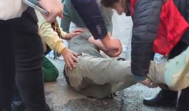 qytetari-humb-ndjenjat-nga-gazi-lotsjelles-protestuesit-ambulanca-nuk-ka-ardhur