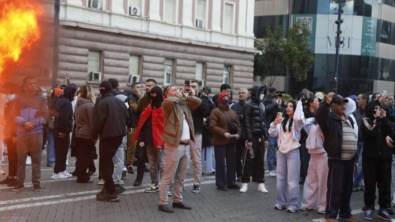 Ministria e Shëndetësisë përditëson bilancin e të lënduarve nga protesta  katër persona të paraqitur në spitale