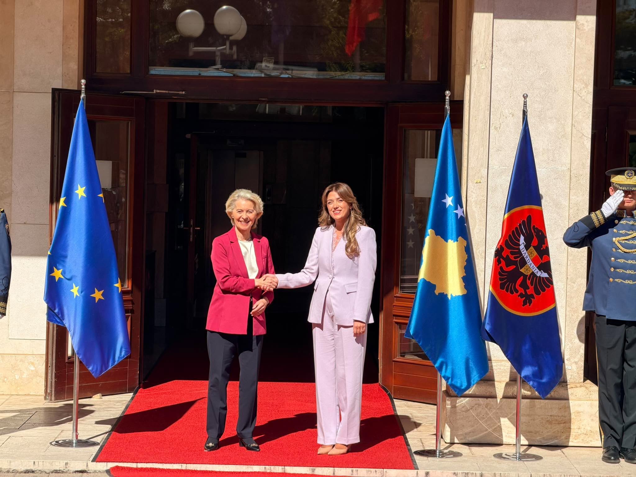 Von der Leyen nis vizitën në Kosovë  pritet nga Haxhiu