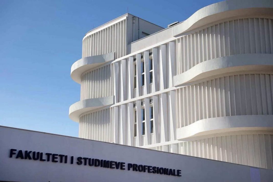 Godina e re e Fakultetit të Studimeve Profesionale në Durrës me 45 auditorë dhe 15 laboratorë shkencorë