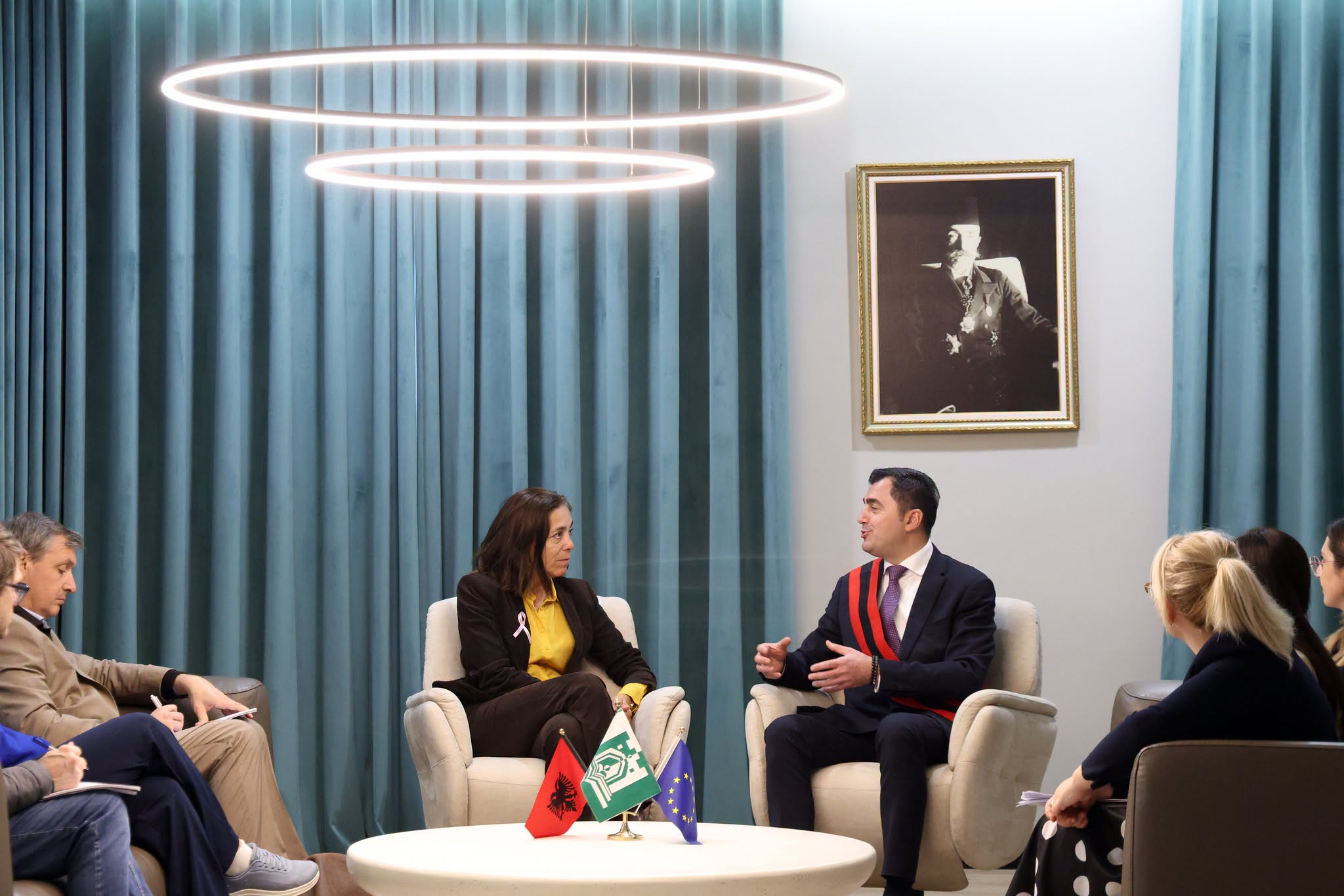 Ambasadorja e BE së viziton Elbasanin  Pasuritë e konfiskuara nga krimi kthehen në mundësi për gratë