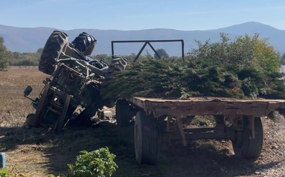 Rrokulliset traktori në fshatin Zhillcë