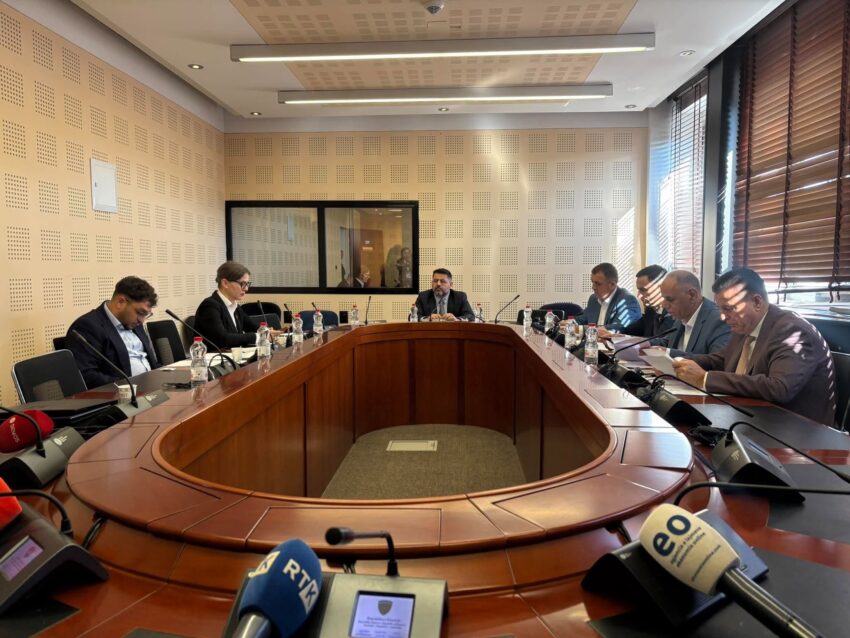 mblidhet-komisioni-per-mbikeqyrjen-e-aki-se-shqyrton-projektligjin-per-ndryshimet-ne-buxhetin-2026