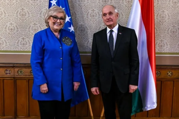 presidentja-e-kosoves-takon-homologun-hungarez-ne-fokur-integrimi-ne-be