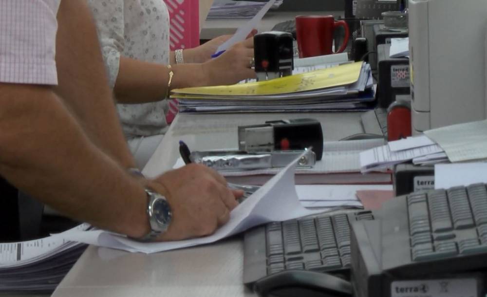 Nëpunësit administrativë janë të shkëlqyer dhe shumë të mirë, nuk ka rrezik nga largimet nga puna