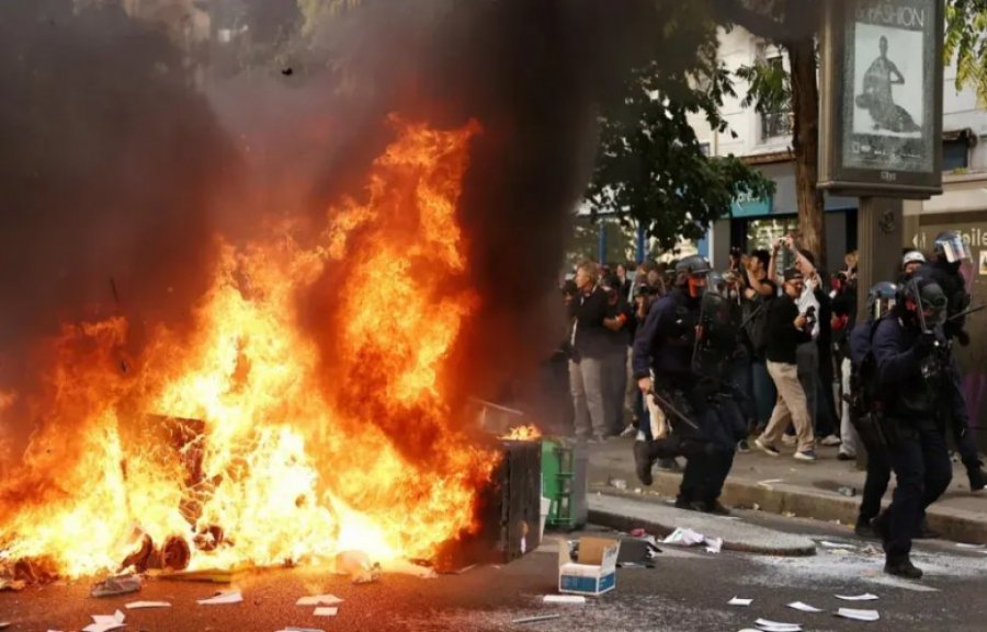 Tensione në protestën në Tiranë  13 të lënduar dhe 23 të shoqëruar në polici