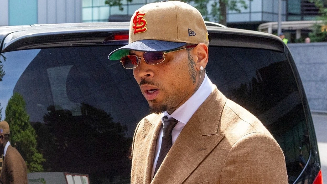 Producenti i hitit “Party” të Chris Brown po padit Sony-n, duke pretenduar se i është paguar vetëm gjysma e fondeve