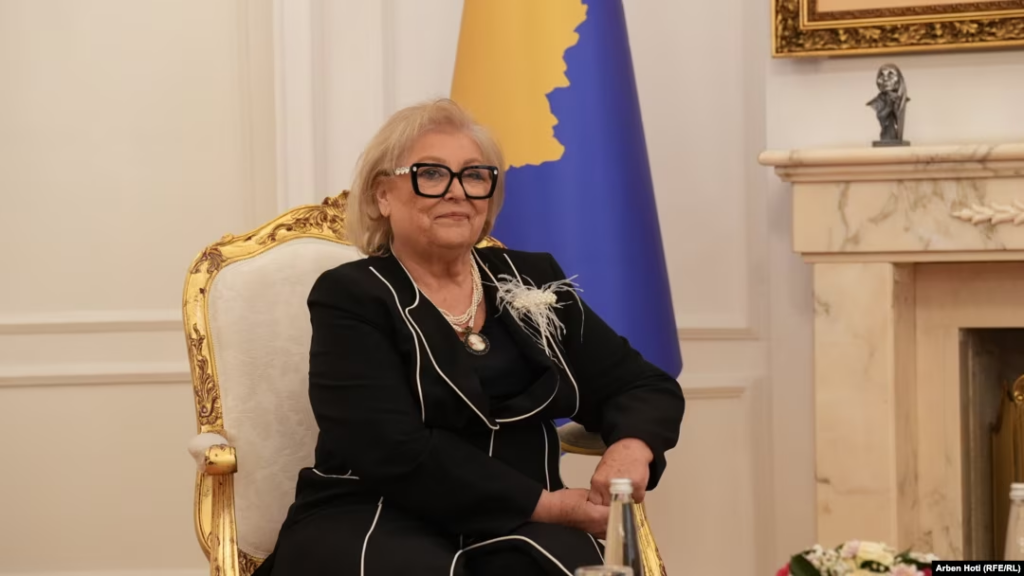 fotografia-e-rralle-si-dukej-presidentja-e-re-e-kosoves-ne-diten-e-marteses