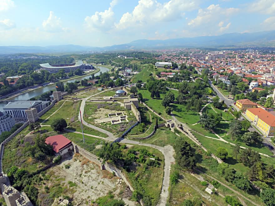 Katër diskoteka të reja nën Kalanë e Shkupit  rikthehet edhe pishina  Plaja Vista 