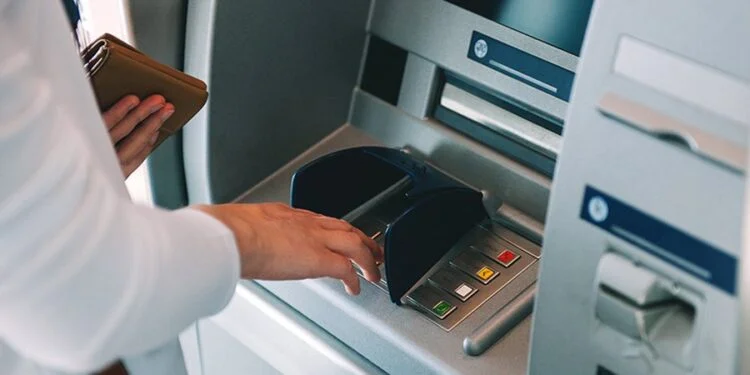 Shqiptarët zhyten në varfëri  Mbi 1 milionë llogari bankare kanë pothuajse 0 lekë brenda