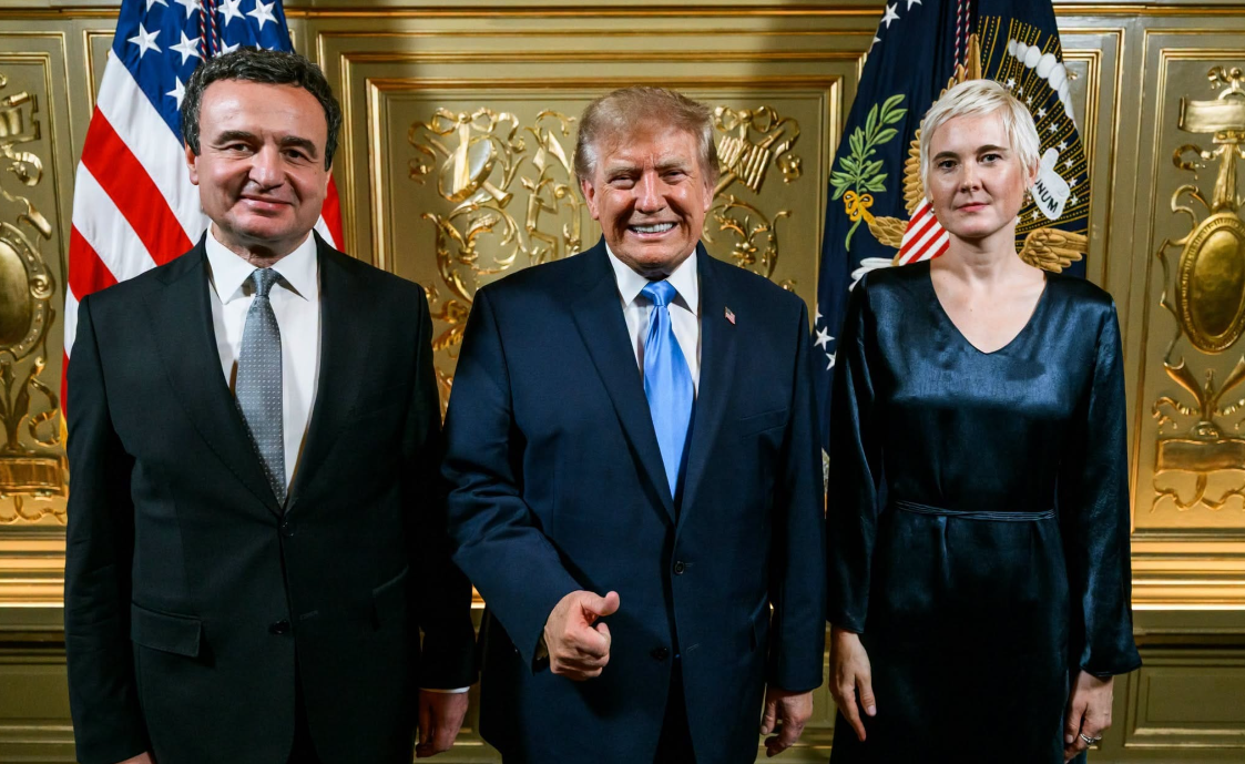 kurti-publikon-foton-me-presidentin-trump-e-falenderova-per-investimet-ne-mbrojtje
