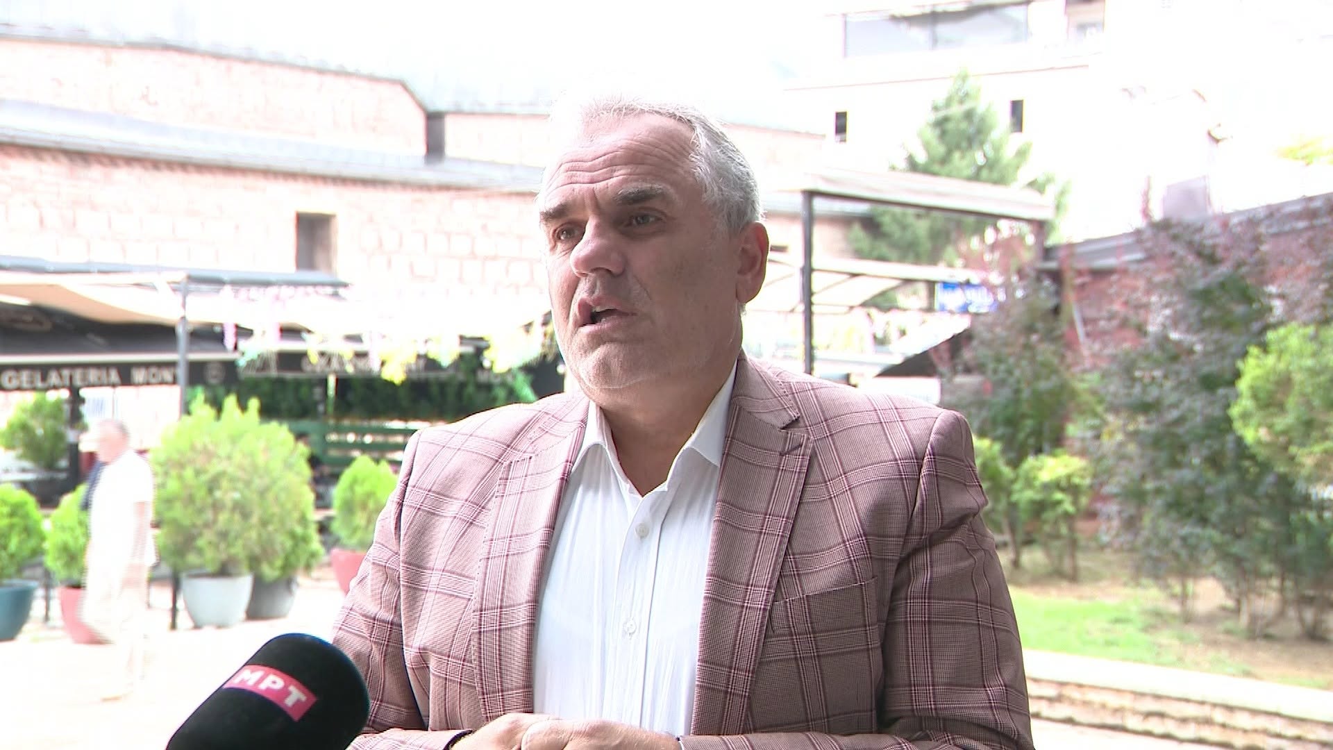 Protestat e të rinjëve në rajon dhe Evropë, Pajaziti: Krizë e besimit te institucionet
