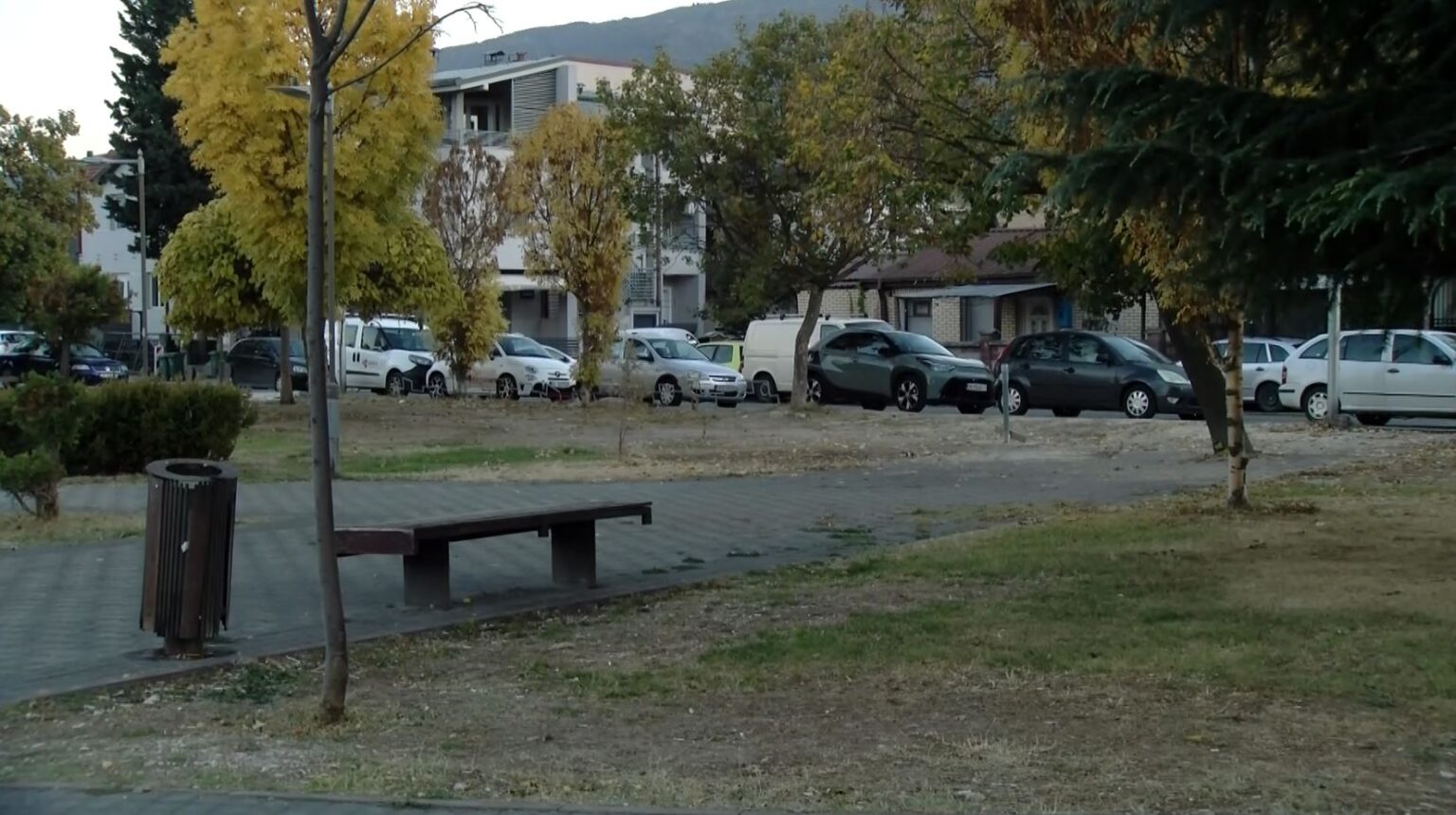 arrestimet-e-para-pas-sulmit-brutal-te-nje-grupi-adoleshentesh-ndaj-nje-13-vjecari-ne-vlae-ia-thyen-dhembet-me-boksa-metalike