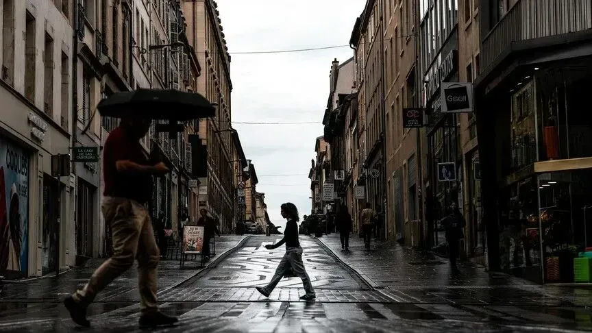Franca shpall alarm në prag të stuhisë Austen