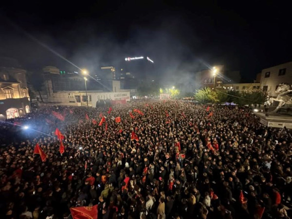pas-caktimit-te-seances-per-ligjin-e-dhomave-speciale-protesta-neser-zhvendoset-ne-ora-09-00-para-kuvendit